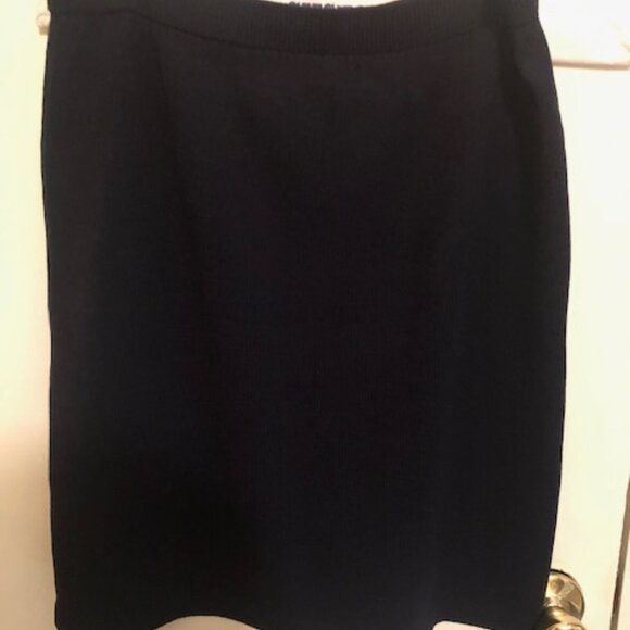 GORGEOUS St. John Navy Jacket; Ruffle; Size 10; Pre-Owned; Excellent Condition - Picture 15 of 15